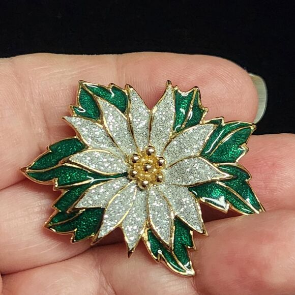 Convertible Avon Rhinestone Snowflake Stud Earrings  Poinsettia Brooch Christmas - Picture 5 of 7
